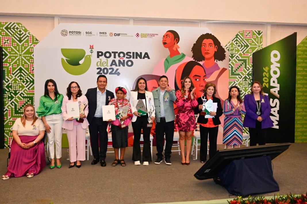 RICARDO GALLARDO ENTREGA RECONOCIMIENTO “POTOSINA DEL AÑO, EDICIÓN 2024”