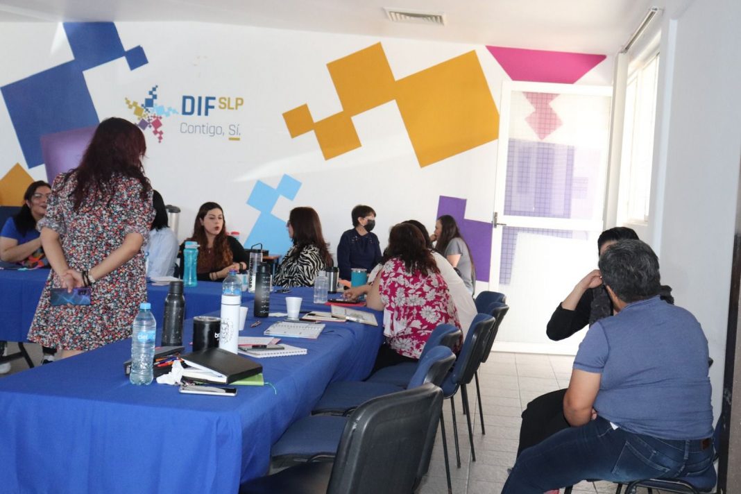 Personal del DIF Municipal se capacita en primeros auxilios psicológicos