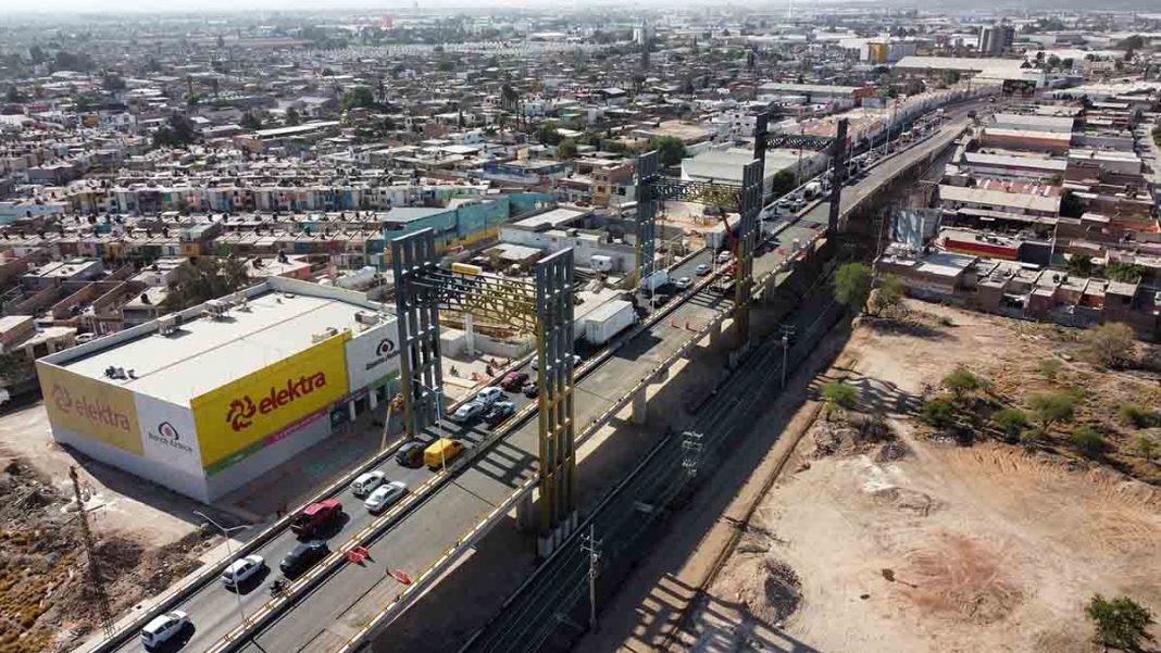 ATIENDEN ACCIDENTE LABORAL EN PUENTE DE CALLE 71