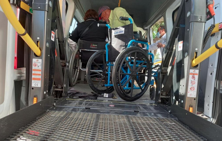 DIF Municipal ofrece recorridos de transporte adaptado para personas con discapacidad