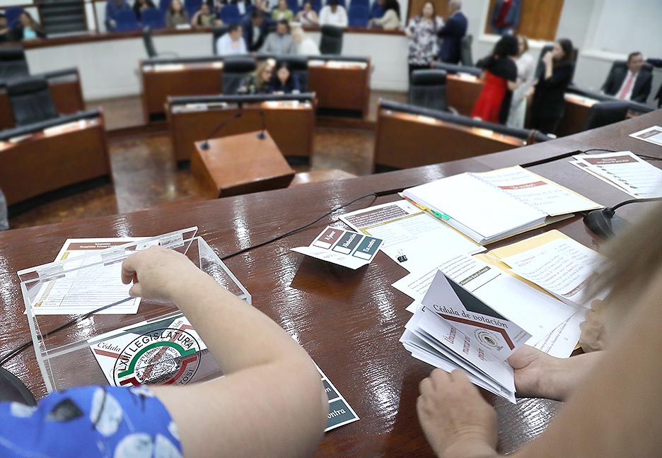APRUEBAN MINUTA QUE REFORMA EL PÁRRAFO PRIMERO Y LA FRACCIÓN II DEL ARTÍCULO 17 DE LA CONSTITUCIÓN POLÍTICA DEL ESTADO