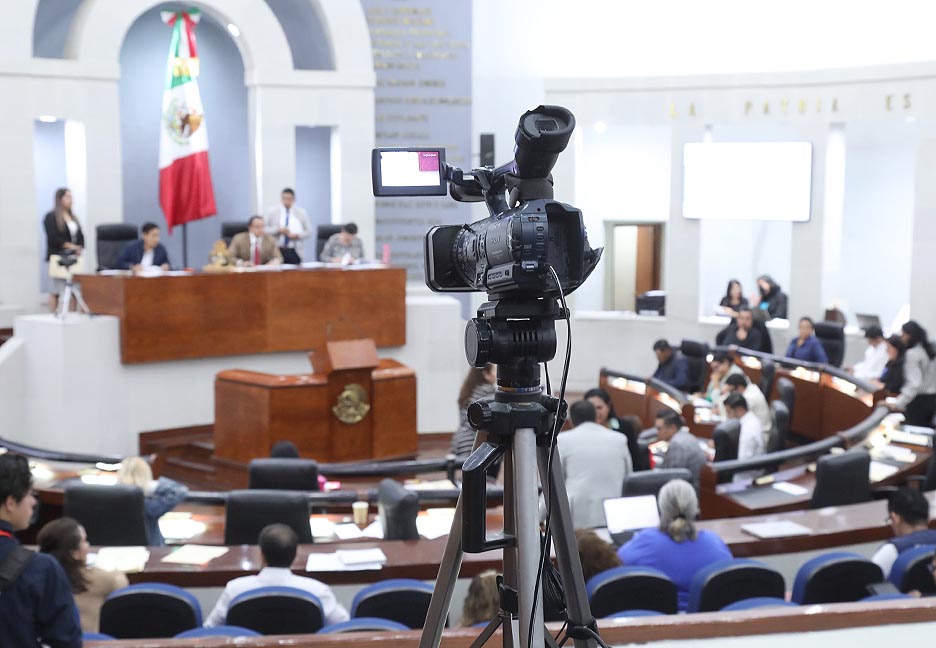 EL CONGRESO DEL ESTADO APROBÓ DECLARAR RECINTO OFICIAL PROVISIONAL AL TEATRO DE LA PAZ, PARA CELEBRAR SESIÓN SOLEMNE