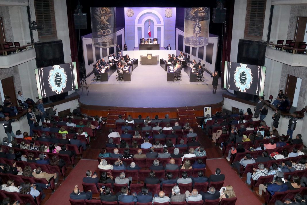 SE LLEVA A CABO SESIÓN SOLEMNE PARA CONMEMORACIÓN DEL 2024 “AÑO DEL BICENTENARIO DEL CONGRESO CONSTITUYENTE DEL ESTADO DE SAN LUIS POTOSI”