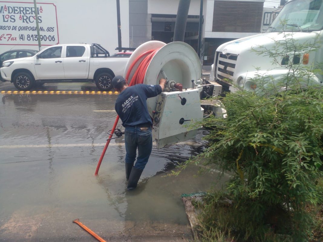 Se informa que Interapas mantendrá trabajos de limpieza sobre avenida Vasco de Quiroga