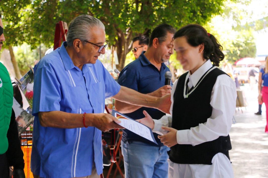 GOBIERNO DE LA CAPITAL ENTREGA DE RECONOCIMIENTOS A ALUMNOS DEL TALLER DE FOTOGRAFÍA DIGITAL