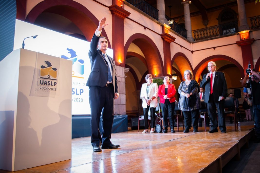 Doctor Alejandro Javier Zermeño Guerra rindió protesta como rector de la UASLP para el periodo 2024-2028