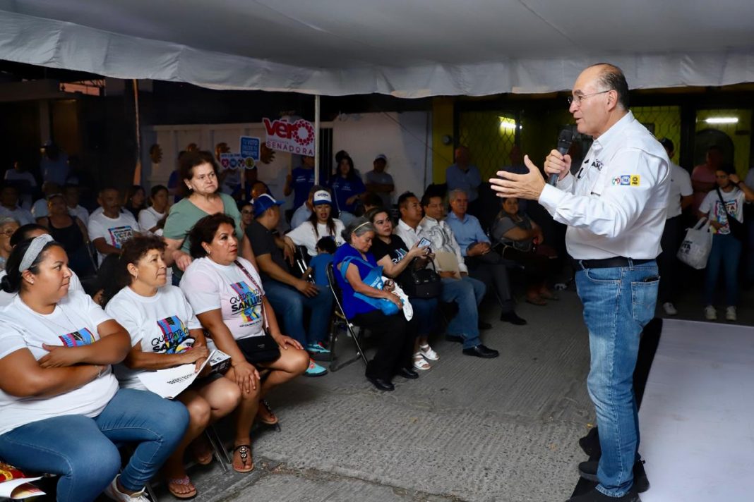 Enrique Galindo se compromete a rehabilitar las calles de la colonia Librado Rivera