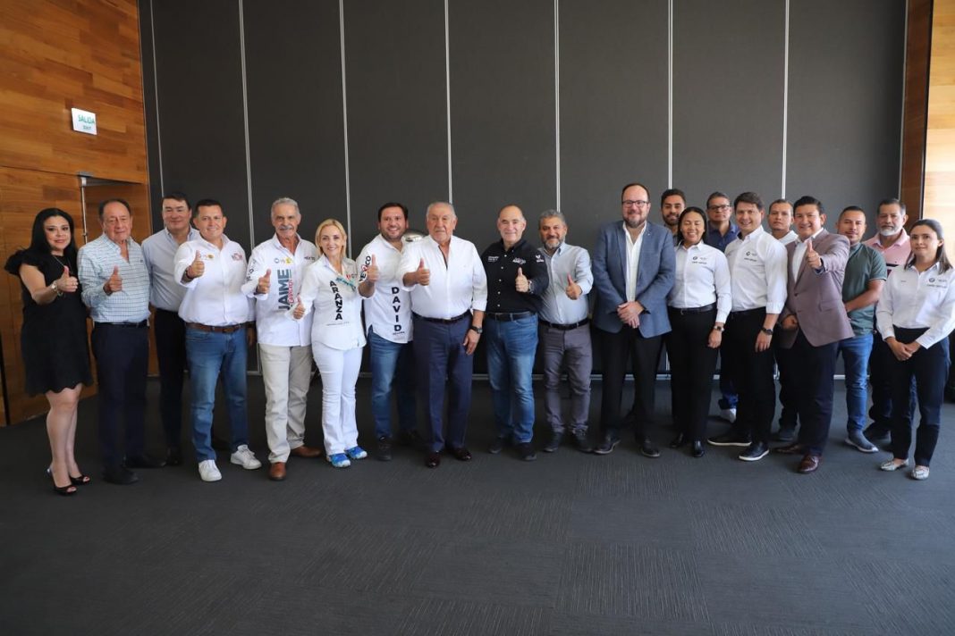 Galindo anuncia vialidad que conectará la 57 con carretera a Rioverde; trabajadores de BMW lo respaldan