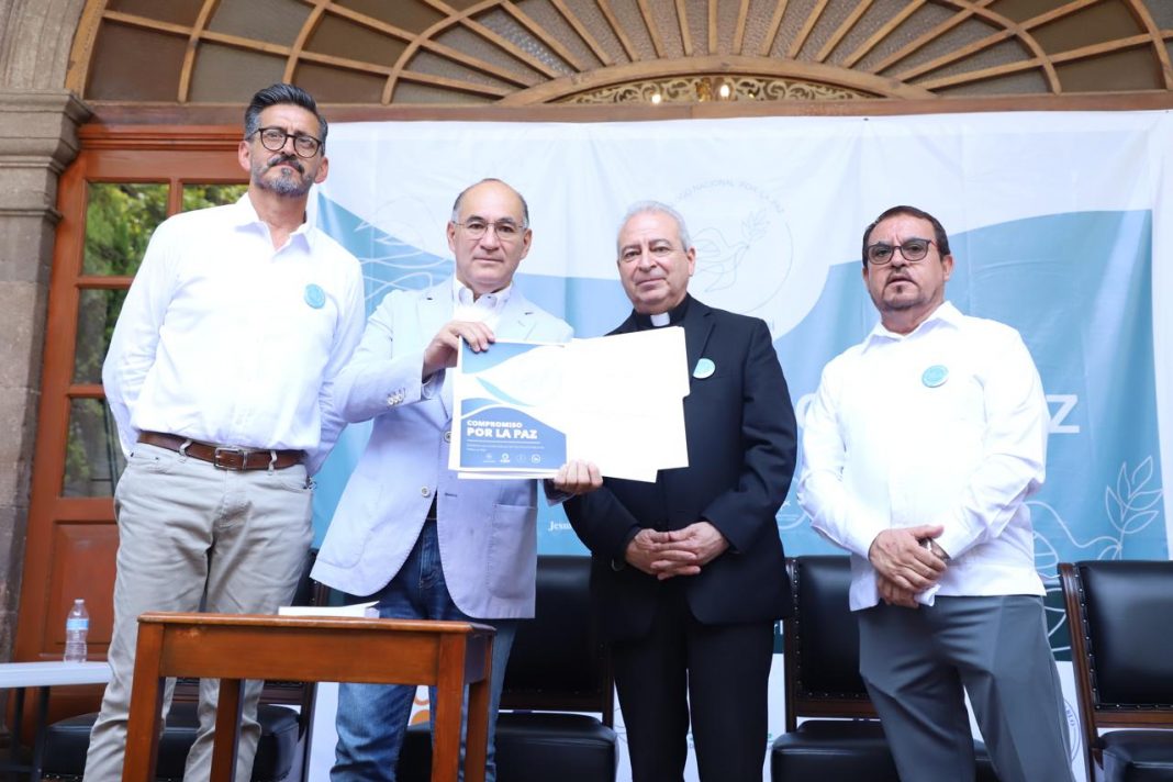 Enrique Galindo firma 28 Compromisos por la Paz