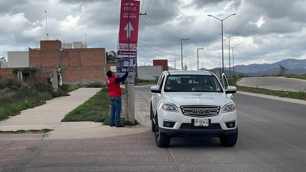 Gobierno de la Capital realiza más de 30 mil acciones de retiro de publicidad no autorizada en calles y avenidas de la ciudad