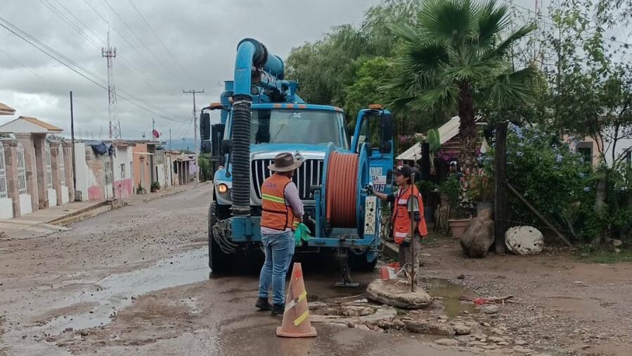 Gobierno de la Capital realiza trabajos de desazolve en comunidades de La Pila
