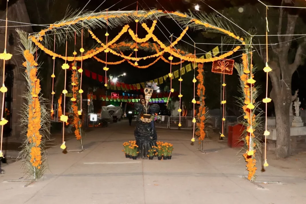 PANTEÓN MUNICIPAL DEL SAUCITO PERMANECE ABIERTO LAS 24 HORAS DE ESTE DÍA DE MUERTOS