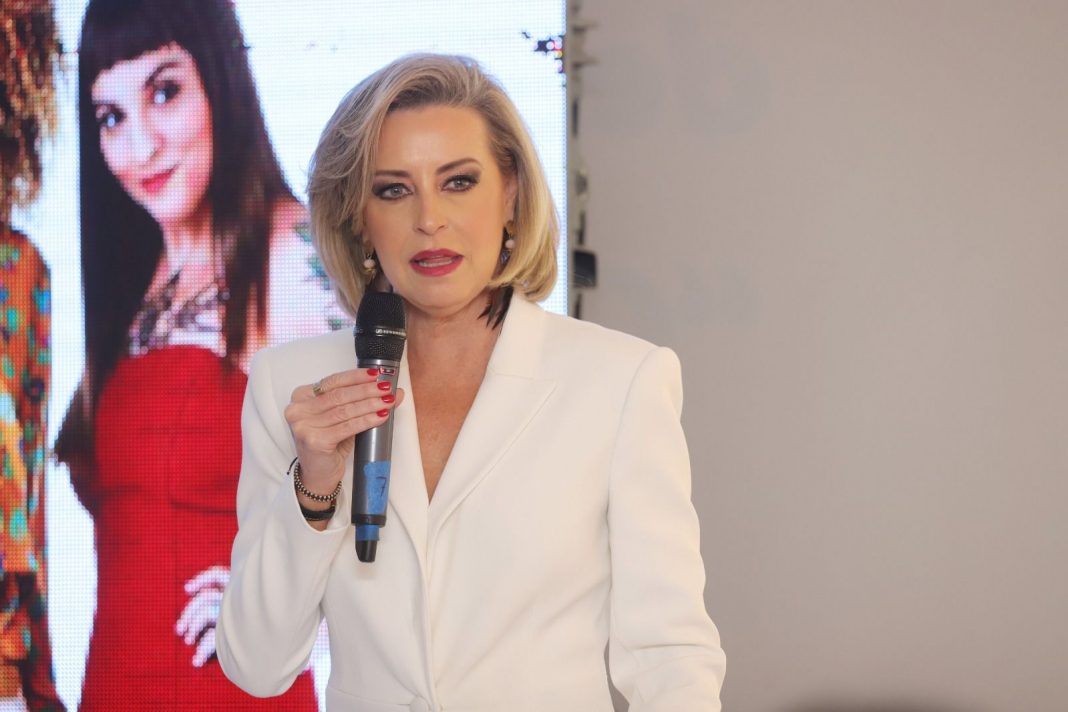 Feminismo a lo largo de la historia: conferencia magistral “Mujeres de hierro: entre la fuerza y el valor” con Elisa Queijeiro