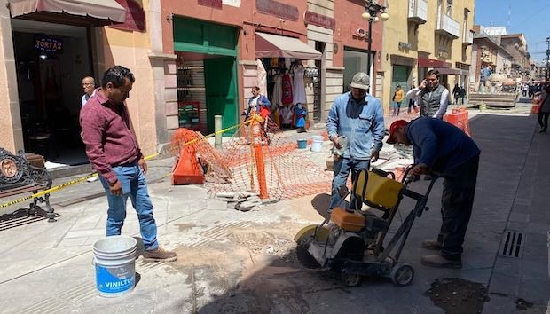 Embellecen Centro Histórico de San Luis Capital en vísperas de la Semana Santa