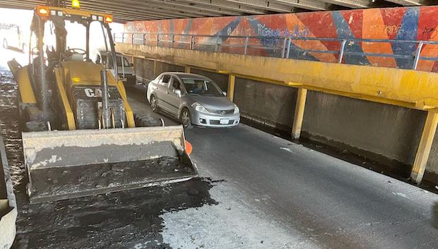 INTERAPAS retira 70 toneladas de basura y lodo del puente Manuel J. Othón