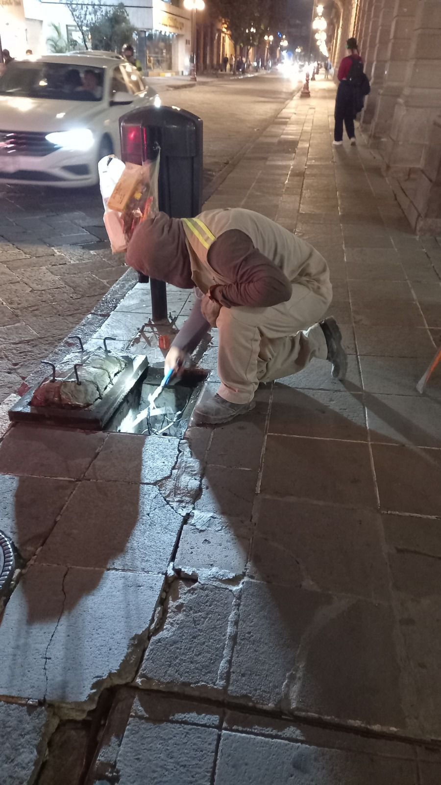 Atención inmediata de cuadrillas municipales para mantener totalmente iluminada Plaza Fundadores
