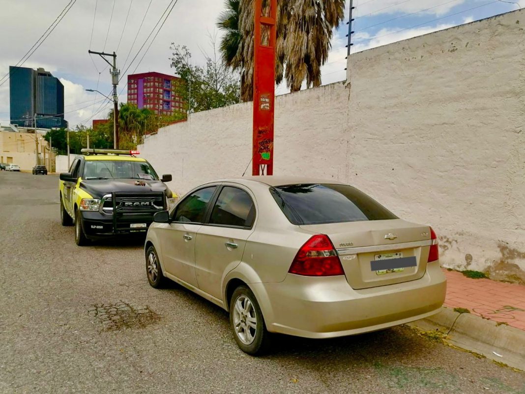 POLICÍA VIAL RECUPERA VEHÍCULO ROBADO EN LOMAS 3ª SECCIÓN
