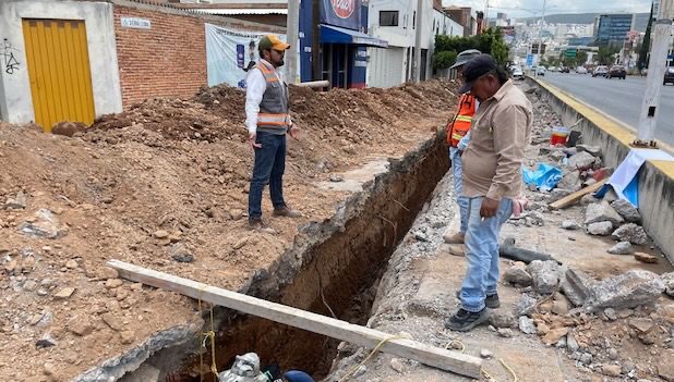 Interapas trabaja en la reparación de colapso en avenida Sierra Leona