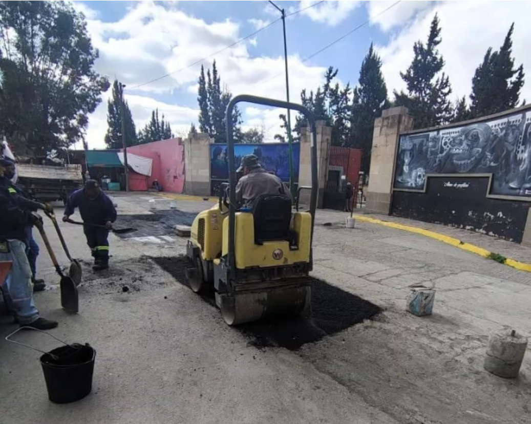 Gobierno de la Capital realiza trabajos de renivelación en el panteón del Saucito, en preparación para el Día de Muertos