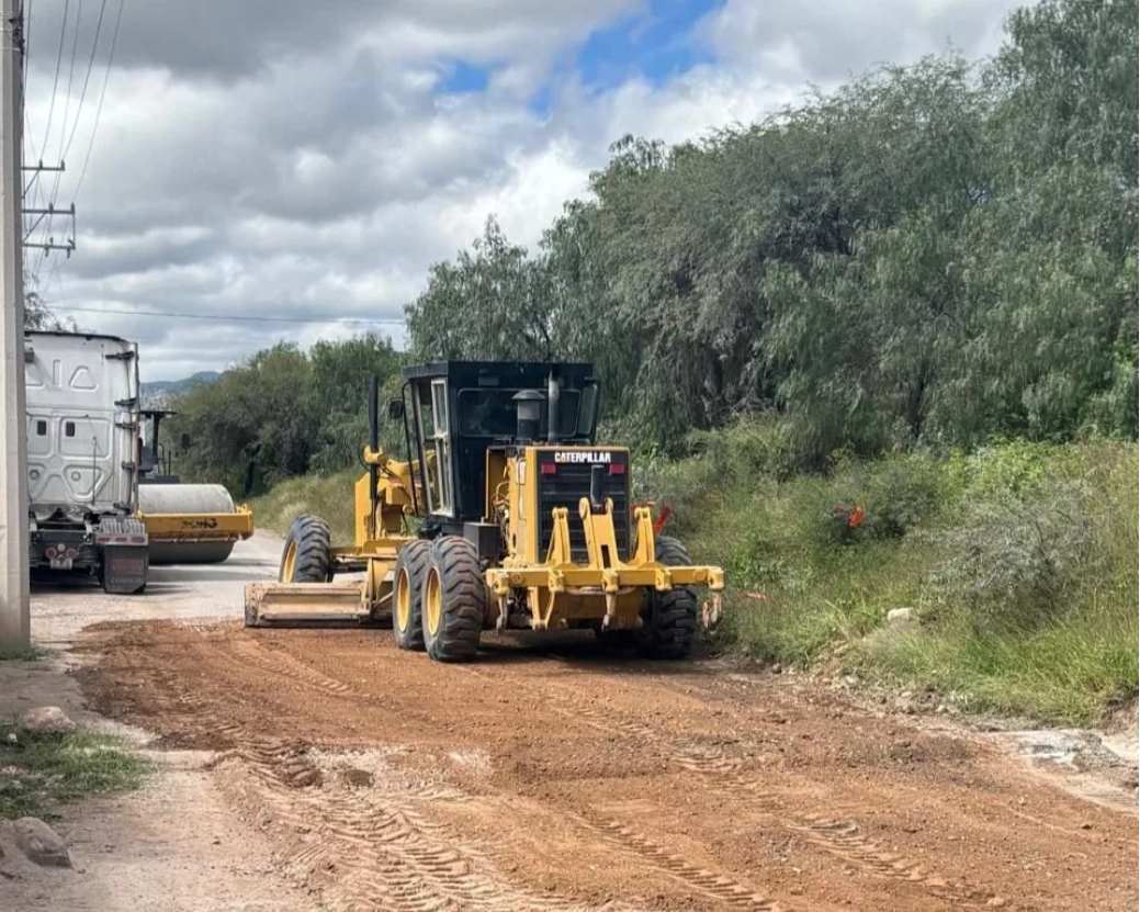Gobierno de la Capital refuerza la conectividad de la Delegación La Pila, con obras de rehabilitación en el Camino a Cerritos