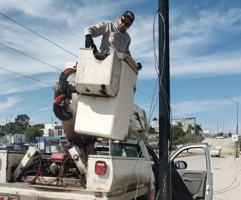 Ayuntamiento de SLP restablece alumbrado con daño técnico y vandalismo