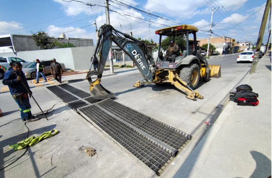 Gobierno de la Capital repara rejillas pluviales para hacer las vialidades más seguras y funcionales