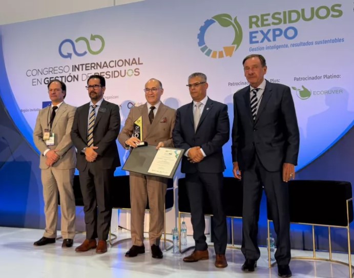Alcalde Enrique Galindo recibe premio internacional por programa “Ecología Táctica