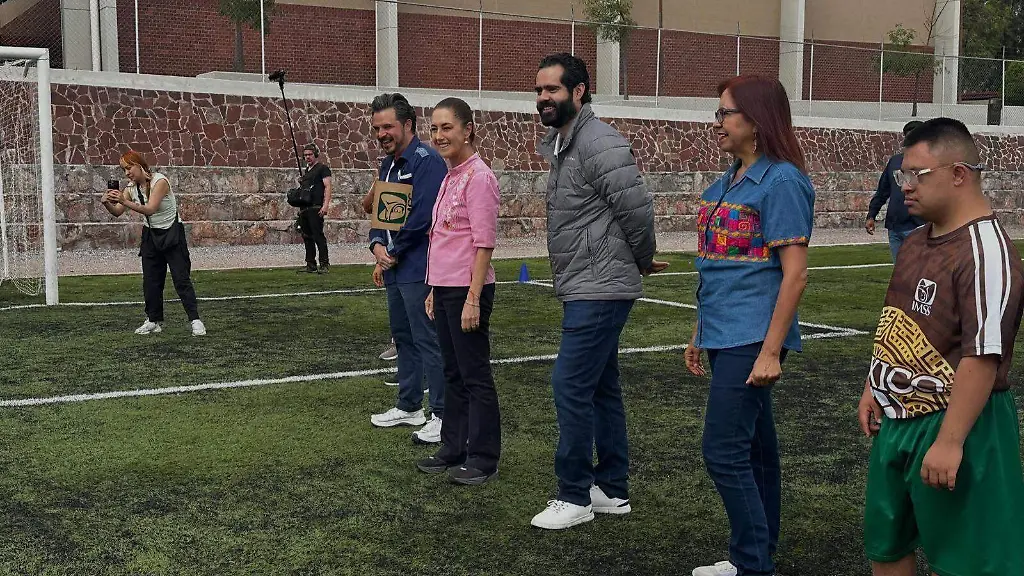 SHEINBAUM SORPRENDE EN SLP CON BOLETOS PARA MUNDIAL 2026