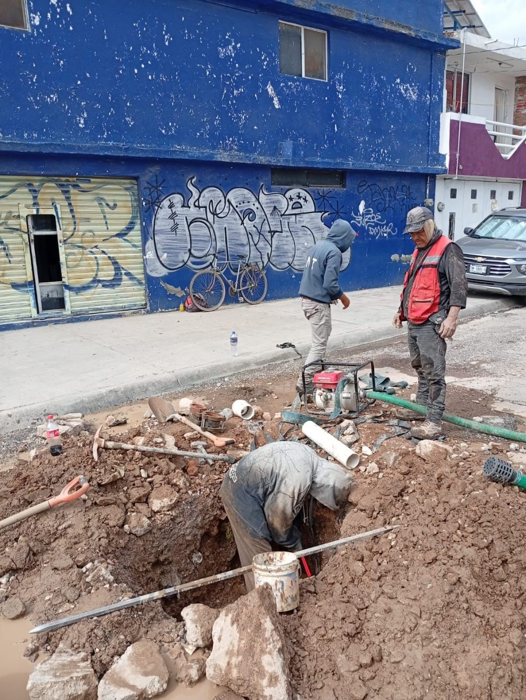 INTERAPAS FRENA FUGA EN HOGARES OBREROS.