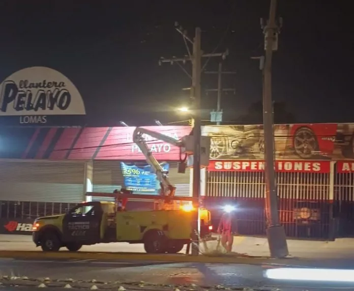 Atienden falla de alumbrado público en Salvador Nava; restablecen iluminación de forma provisional