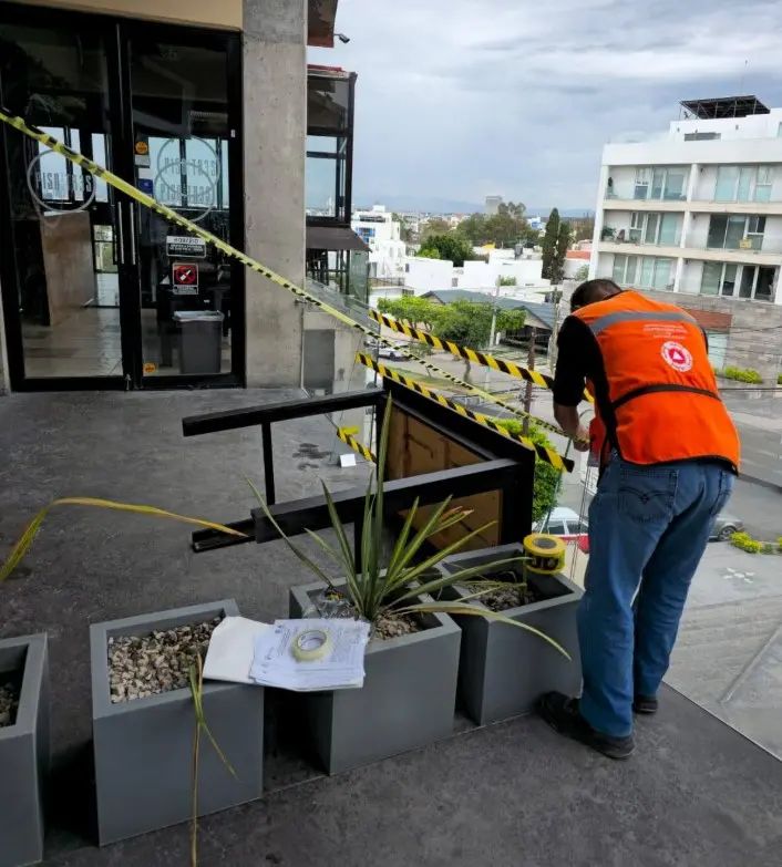 Tragedía en Lomas; Cae cristal en Plaza Guadalcázar